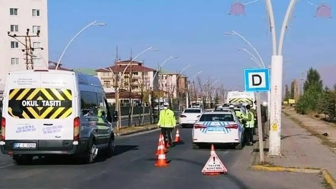 Ağrı'da araç sürücülerine ceza yağdı