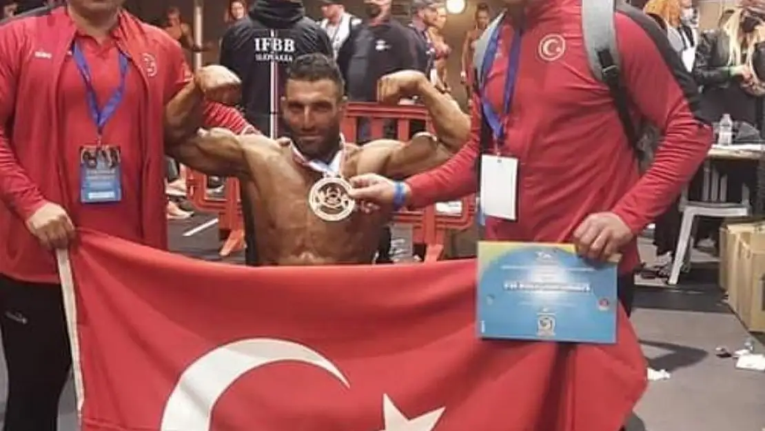 Ömer Çeçen Ağrı'yı gururlandırdı