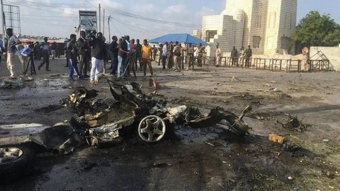Somali'de patlama ölüler var