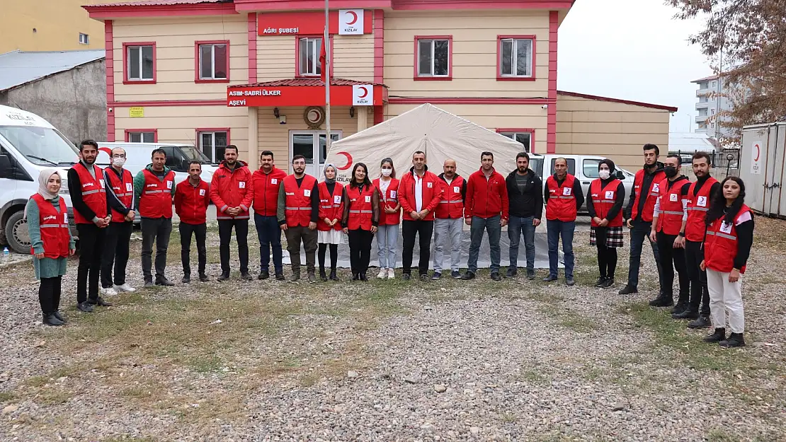 Kızılay personeli ve gönüllülerine çadır kurulumu eğitimi verildi