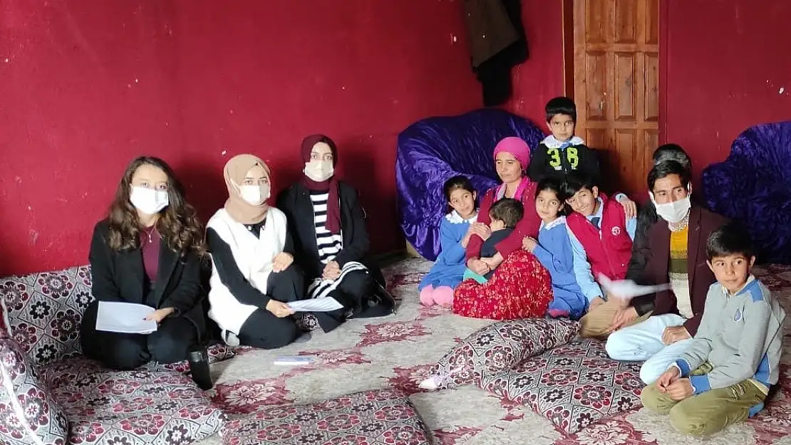 Ağrı'da öğretmenler öğrencilerine misafir oluyor