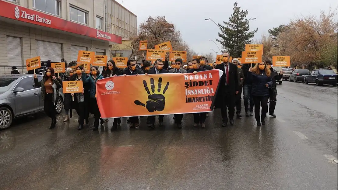 Ağrı'da Kadına Yönelik Şiddete Karşı Farkındalık yürüyüşü düzenlendi