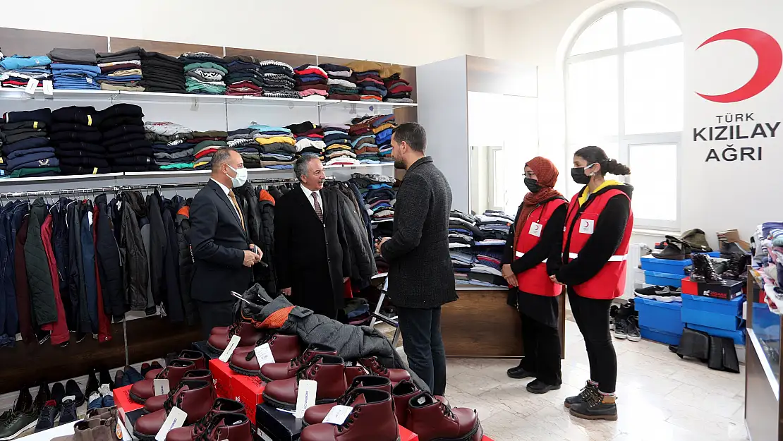 Rektör Prof. Dr. Karabulut kızılay giyim mağazasını ziyaret etti