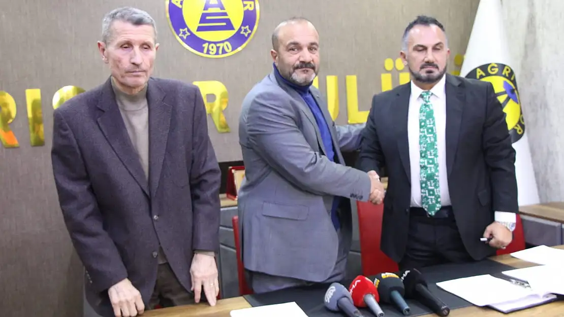 Ağrı 1970 Spor Yüksel Yeşilova ile anlaştı