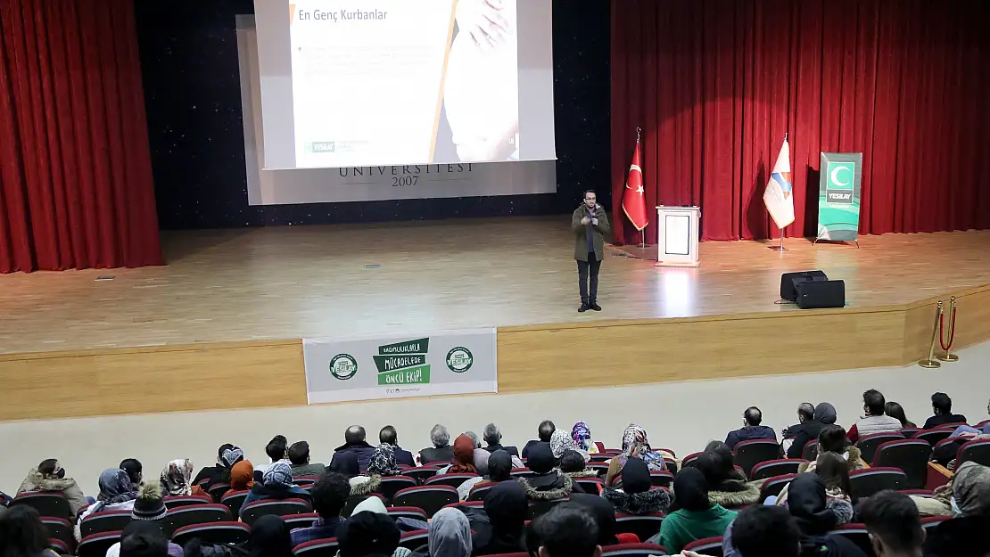 AİÇÜ'de bağımlılıkla mücadele konferansı düzenlendi