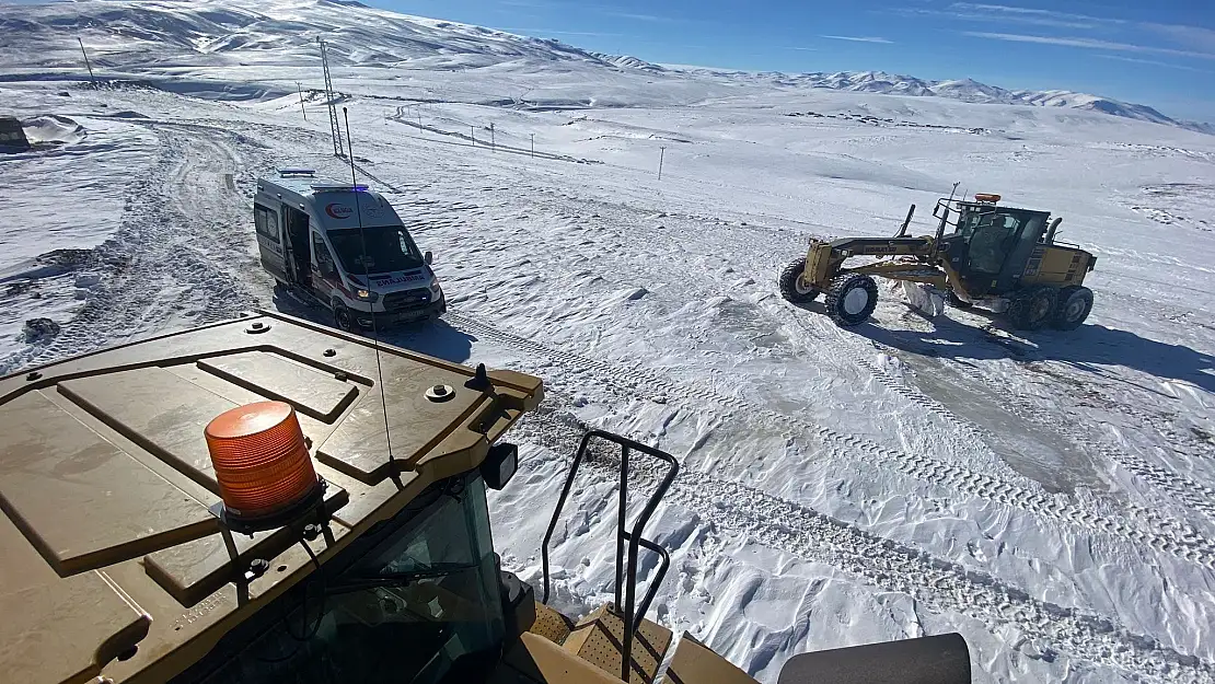 Diyadin'de kar nedeniyle kapanan yollar ulaşıma açıldı