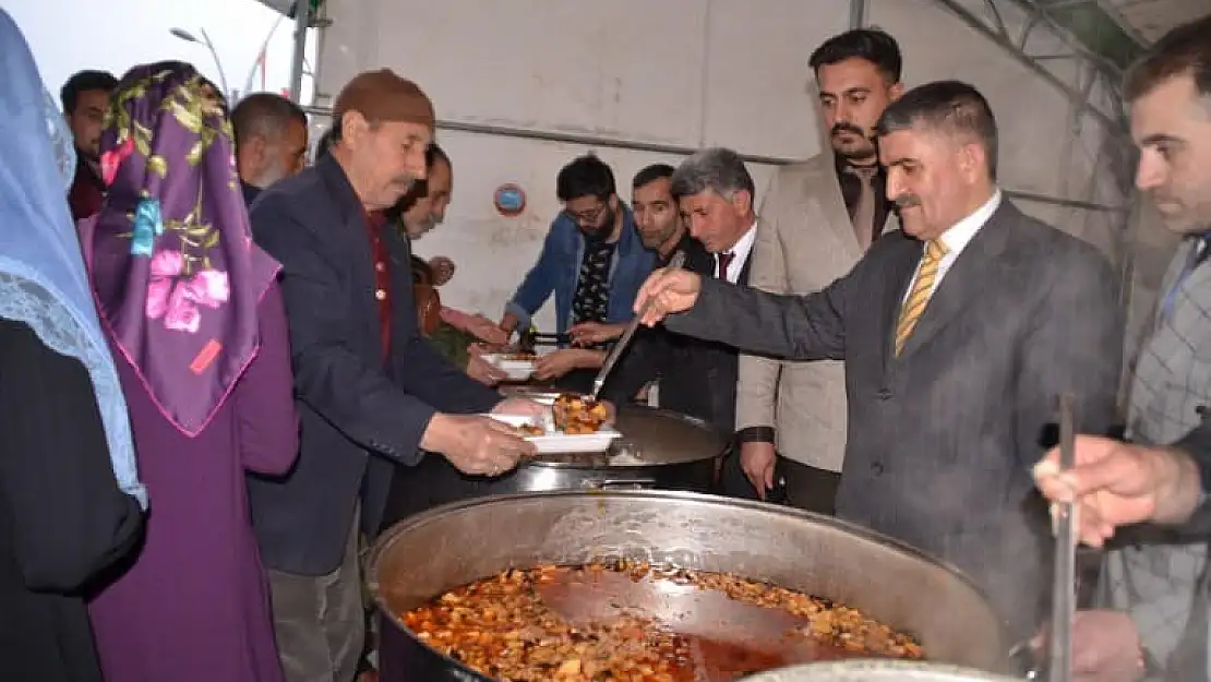 Ağrı Belediyesi Tarafından geleneksel  İftar Çadırı Kuruldu