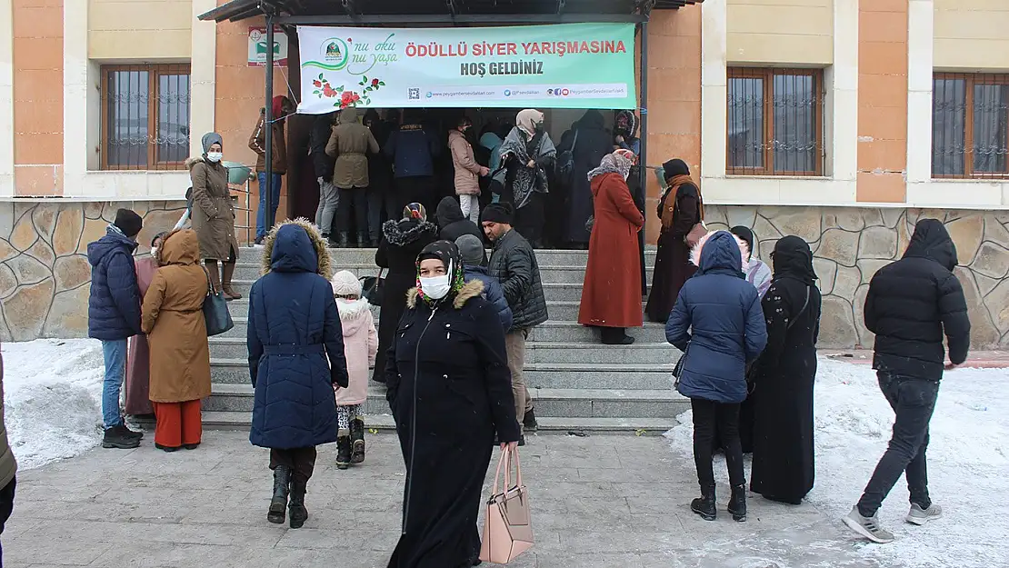 Ağrı'da binlerce kişi Siyer Yarışması'na katıldı