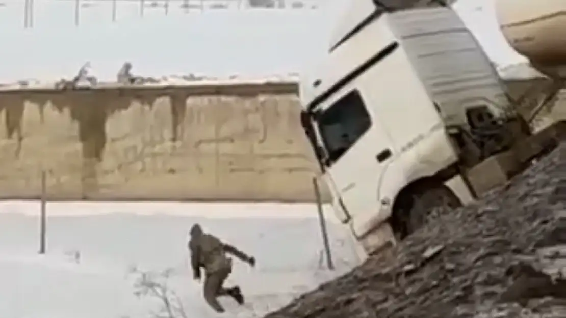 Ağrı'da bir asker son anda ezilmekten kurtuldu