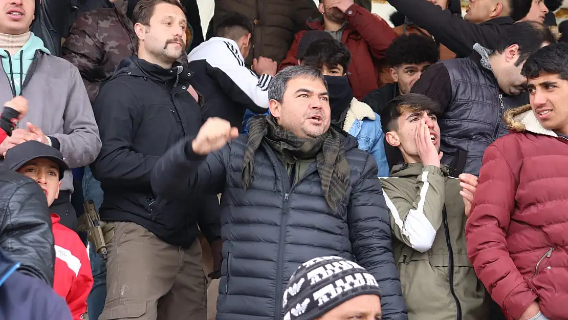 Balcı, gençlerle maç izledi