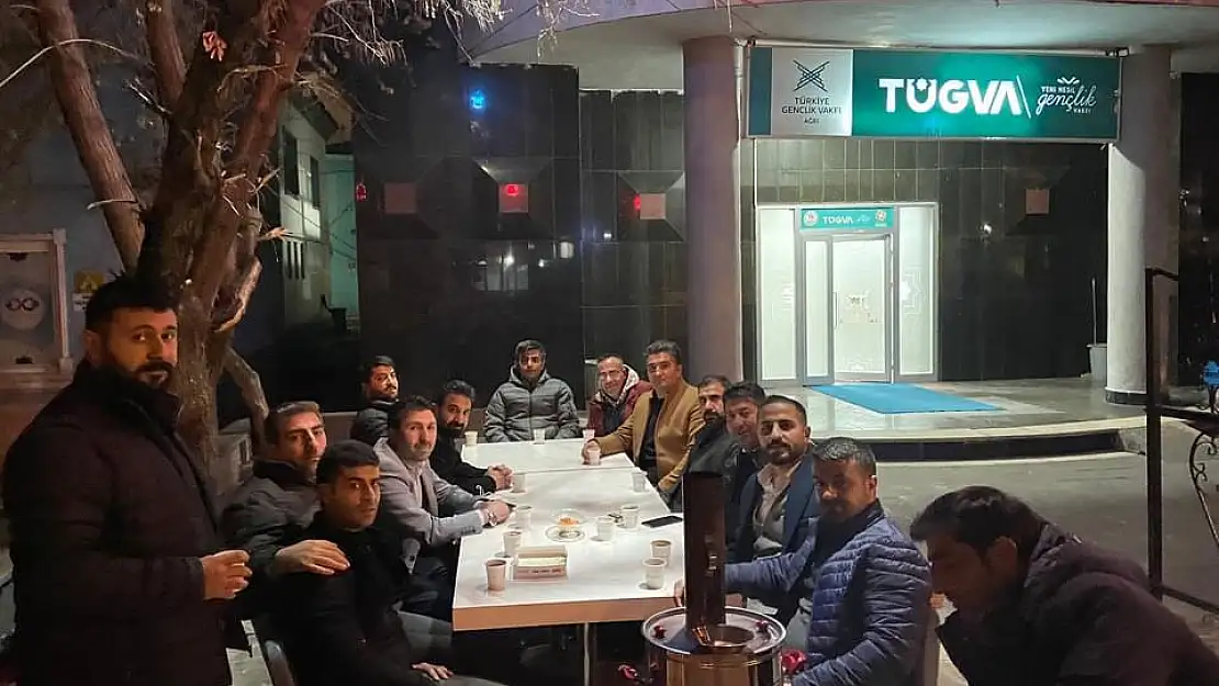 Ağrı'da gençler çay sohbetleri ile bir araya geliyor