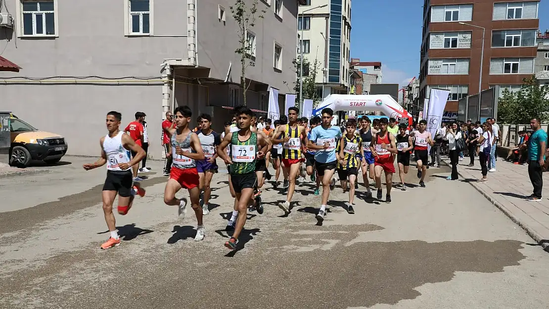 Ağrı'da 300 sporcu Türkiye Şampiyonluğu için ter döktü