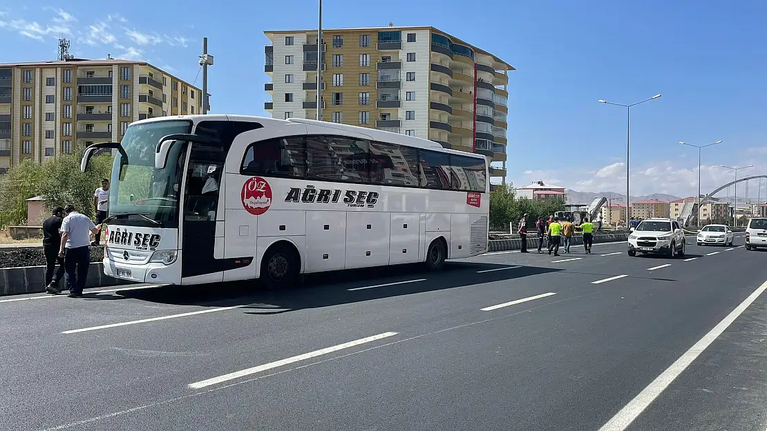 Ağrı'da otobüsün çarptığı kişi ağır yaralandı