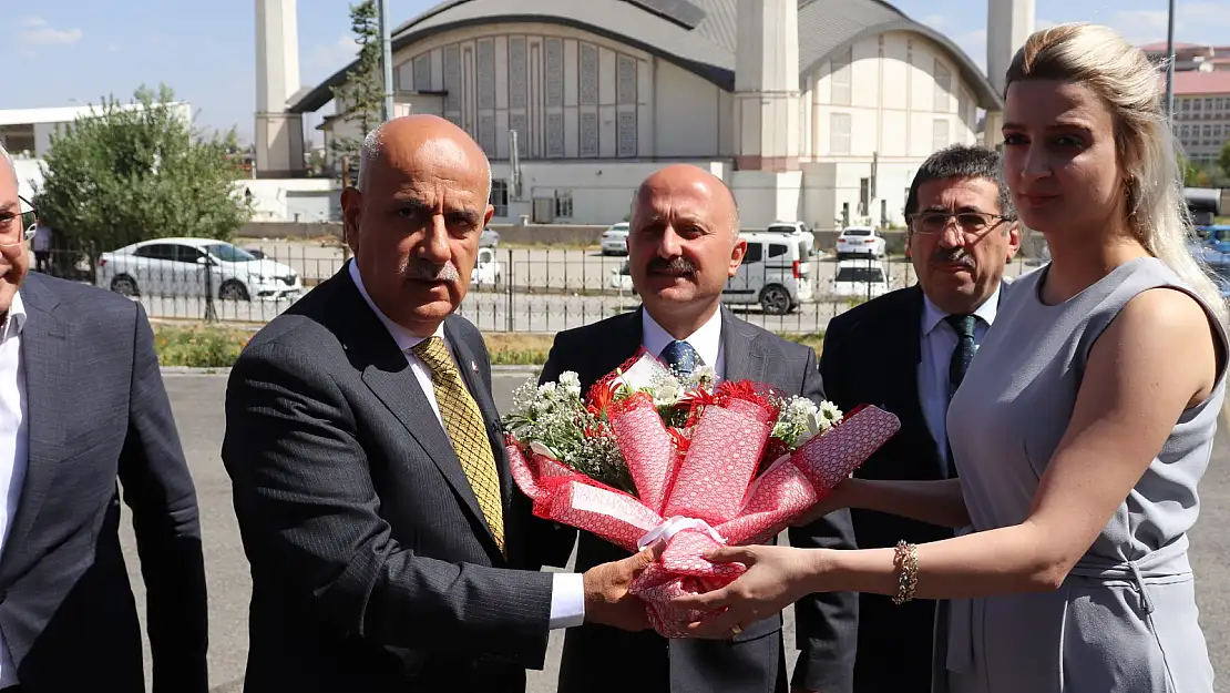 Tarım Bakanı Kirişci Ağrı'ya geldi