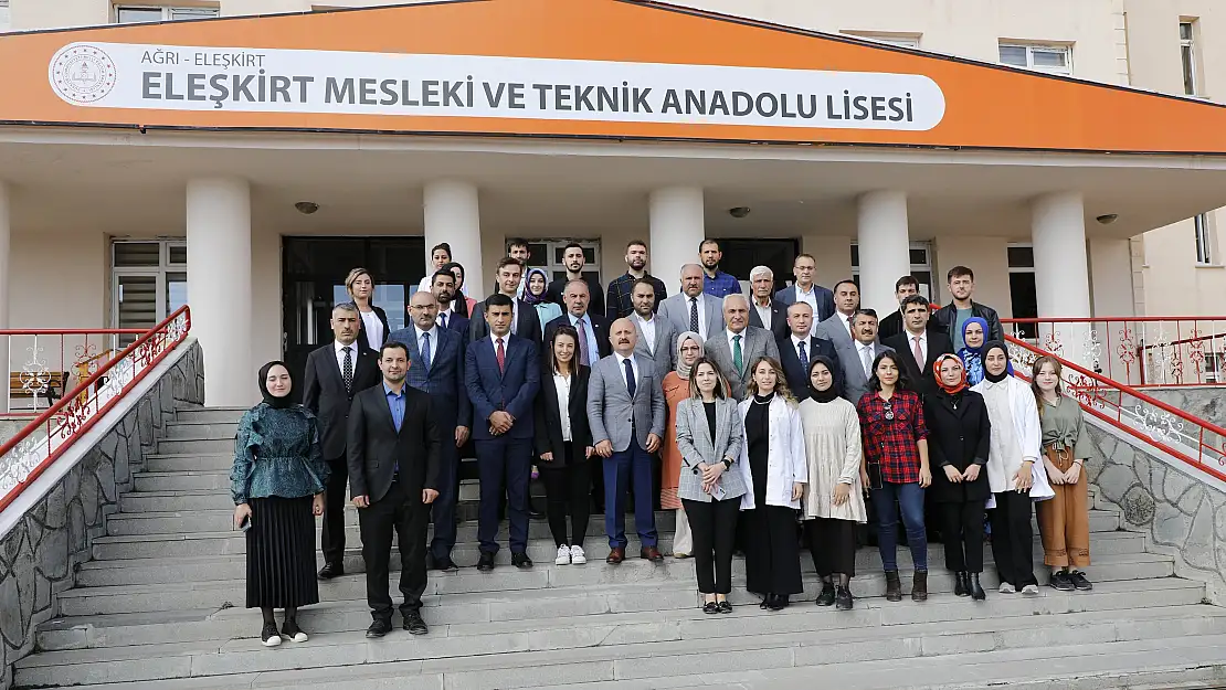 Vali Varol, Eleşkirt Mesleki ve Teknik Anadolu Lisesinde kurulan ekmek fırınını ziyaret etti