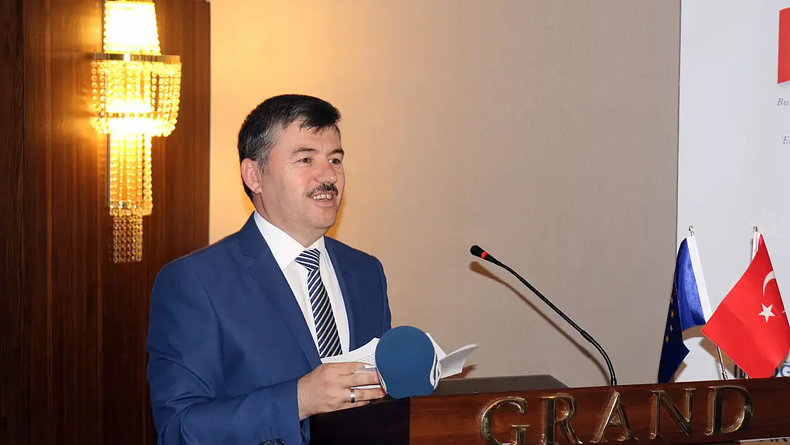 Ağrı eski İl Milli Eğitim Müdürü Başak, ilk kitabını yazdı