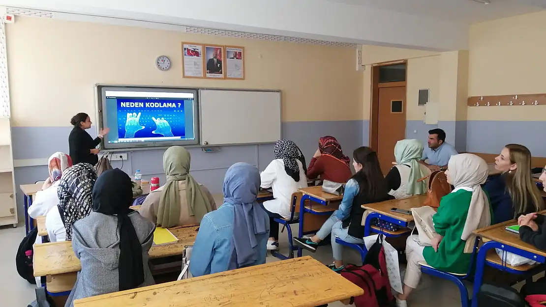 Ağrı'da öğretmenlere yönelik kodlama farkındalığı eğitimi başladı