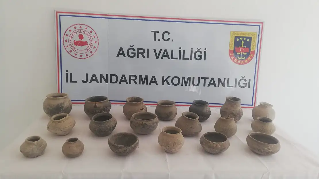 Ağrı'da 4 bin yıllık toprak çömlekler ele geçirildi