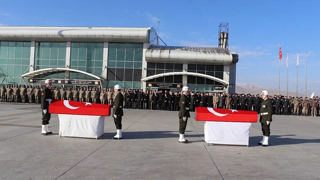 Kazada şehit olan askerler Ağrı'dan törenle uğurlandı