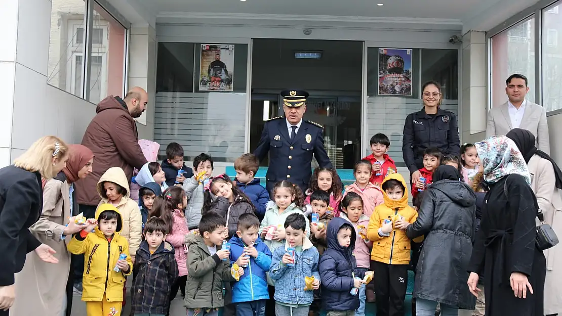 Ağrılı minikler Polis Haftası'nı kutladı