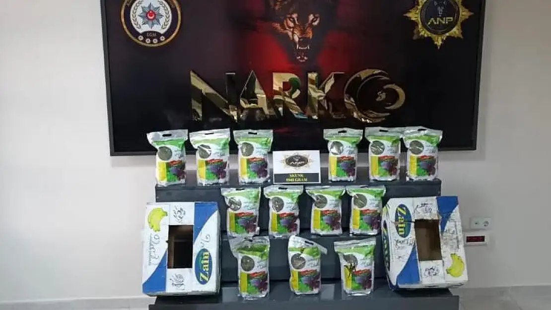 Ağrı'da muz kolisi içine gizlenmiş 5 kilo 948 gram 'skunk' ele geçirildi