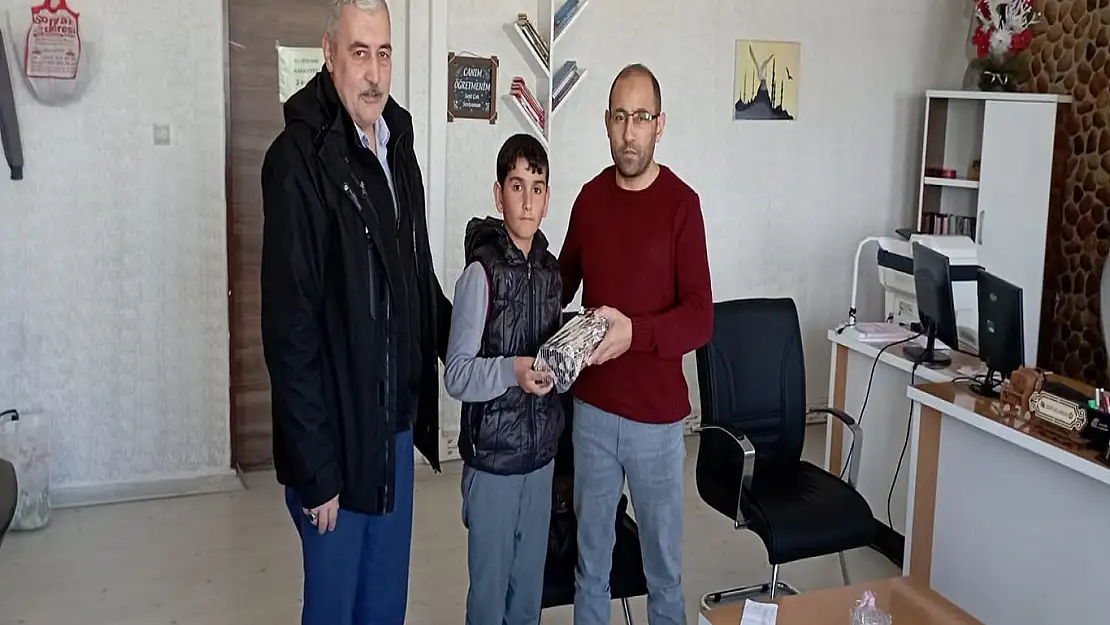 Ağrı'da siyer sınavında dereceye giren yarışmacılara ödülleri teslim edildi