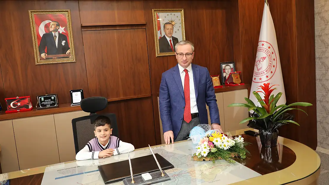 Ağrı Milli Eğitim Müdürü Kökrek, koltuğunu çocuklara devretti