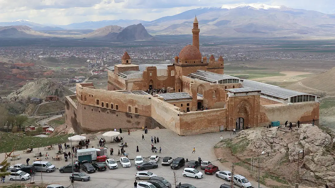 İshak Paşa Sarayı'nı bayramda 8 bin kişi ziyaret etti