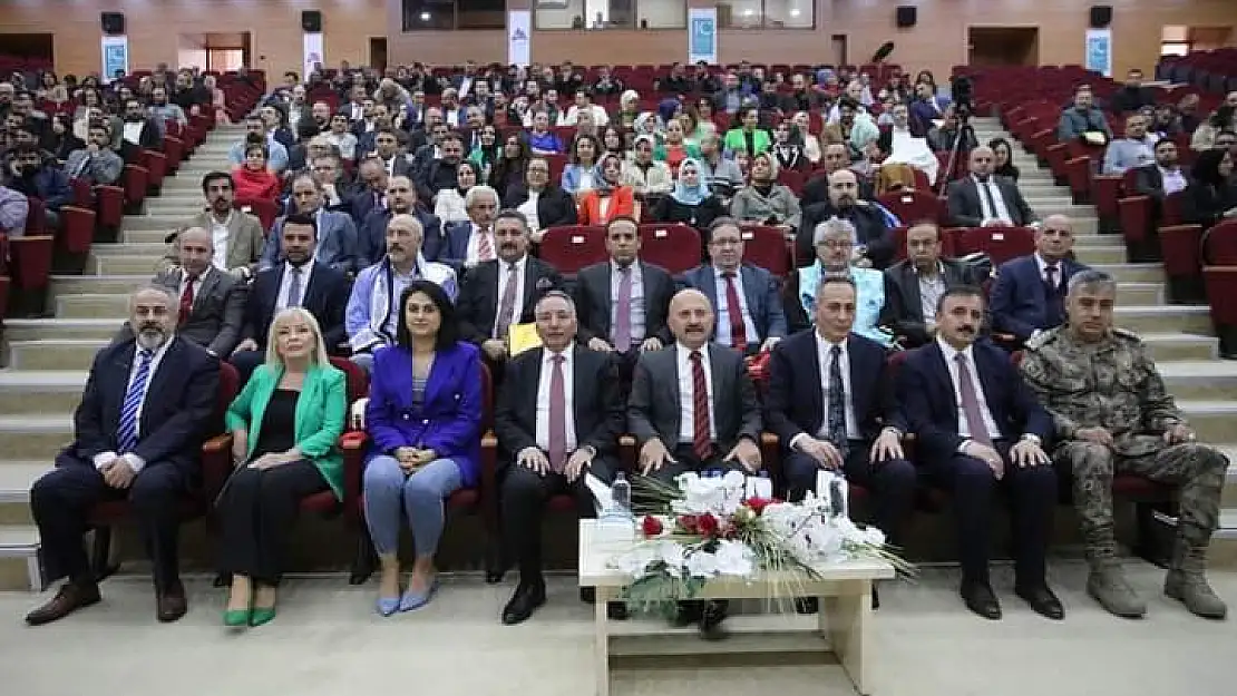 AİÇÜ'de Bilimsel Teşvik Ödülleri ve Cübbe Giyme Töreni Yapıldı