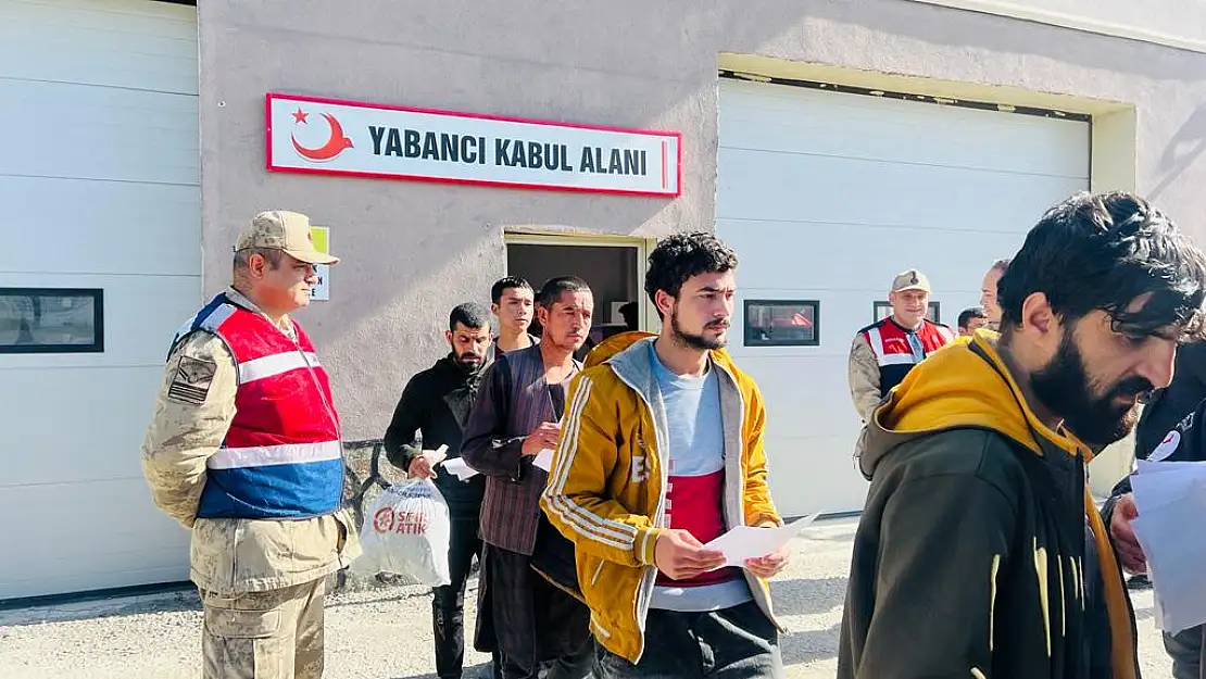 Ağrı'da son 24 saatte 424 göçmen sınır dışı edildi