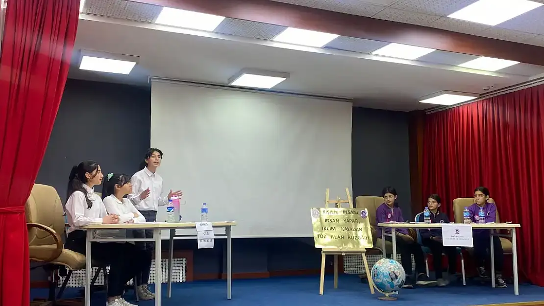 Ağrı'da Ortaokullar ve Liseler arası Münazara Yarışmaları il finalleri başladı
