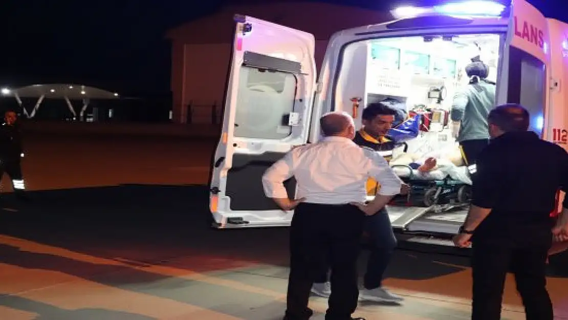 Ağrı'da bir düğünde başından kurşunla yaralanan genç ambulans uçakla Ankara'ya gönderildi