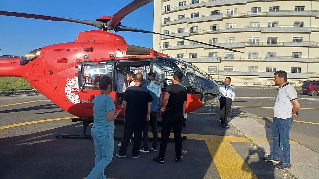 Ambulans helikopter yeni doğan bebek için havalandı