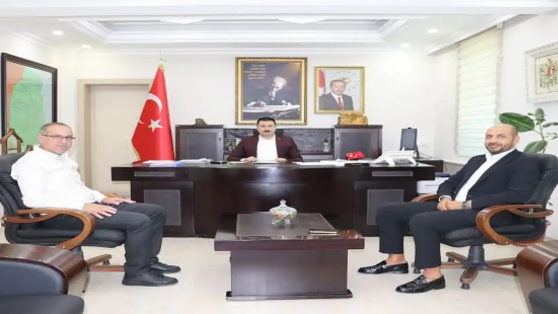Diyadin'de iş insanı Adıgüzel'den Karali'ye nezaket ziyareti