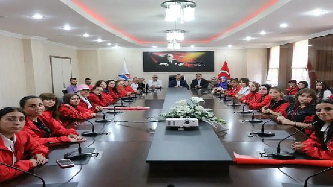 AİÇÜ, 'Anadoluyuz Biz' Gönüllüsü Öğrencileri Ağırladı