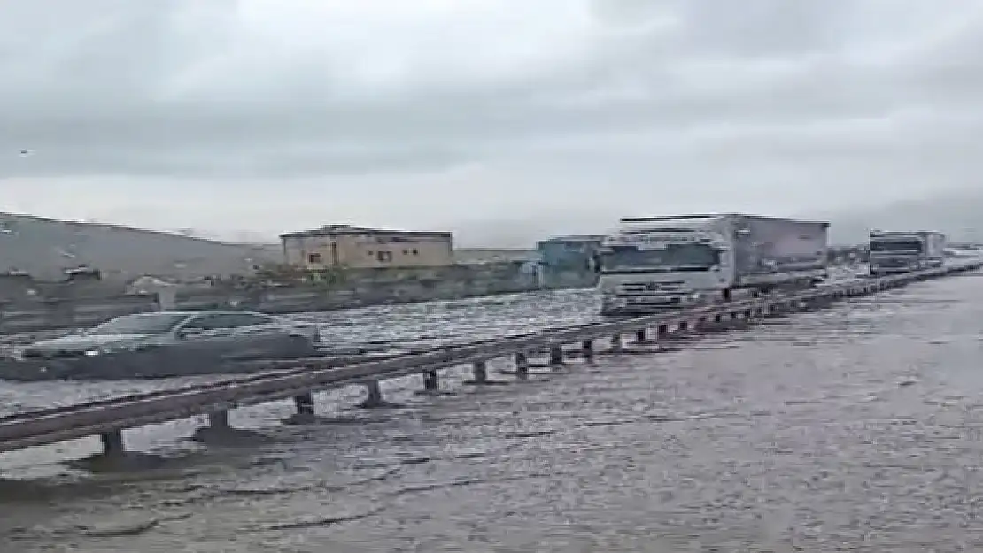 Ağrı'da sağanak yağış sel felaketine yol açtı