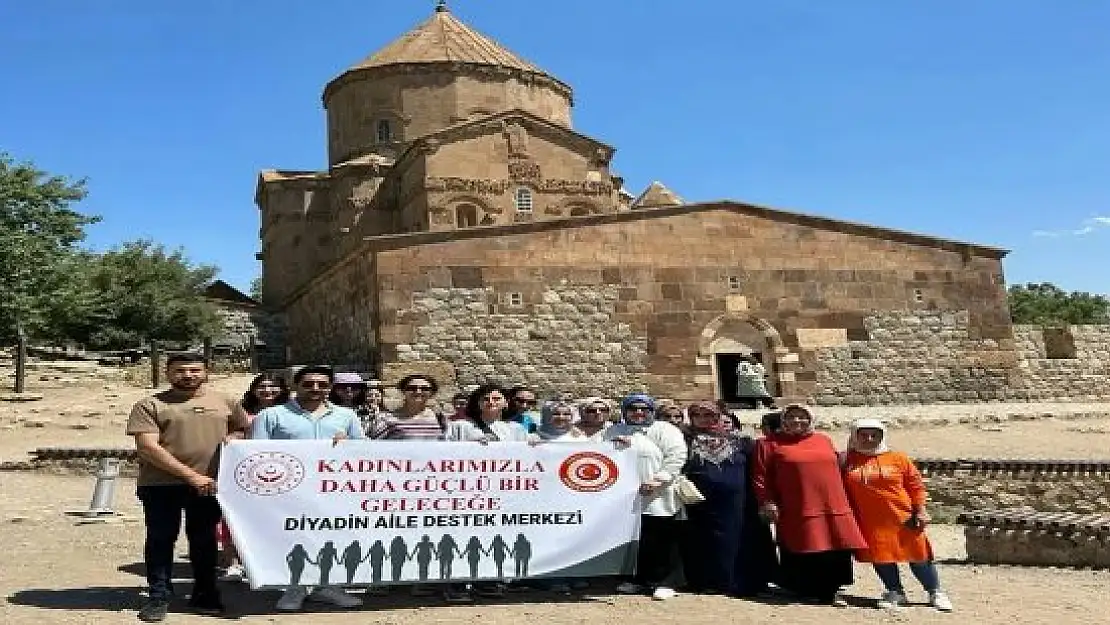 Diyadinli kursiyerler Van'ı gezdi