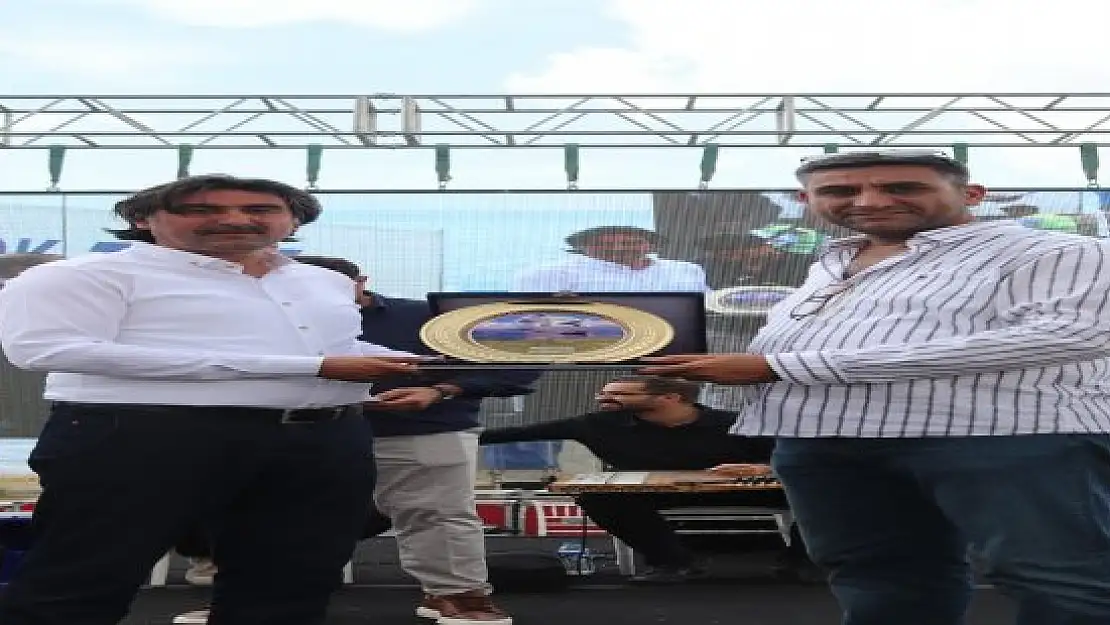 Ağrı'nın unutulmaya yüz tutmuş 104 türküsünü gün yüzüne çıkarıp kitaplaştırdılar