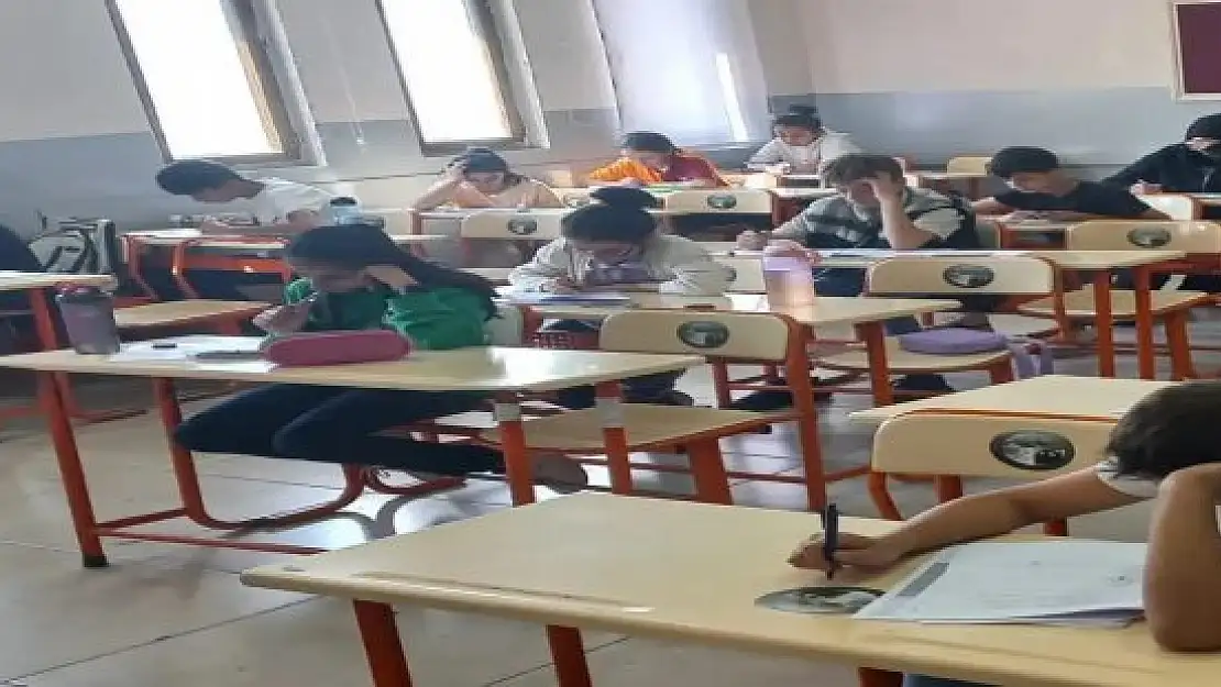 Ağrı'da 5 bin 315 öğrenci Hazırbulunuşluk Sınavına girdi