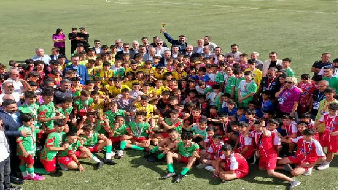 UYAFA Ağrı Dağı Cup Futbol Turnuvası'nın şampiyonu Diyarbakır oldu
