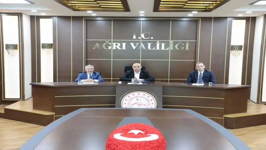 Ağrı Valisi Koç, çevre hizmetleri birliği toplantısına katıldı