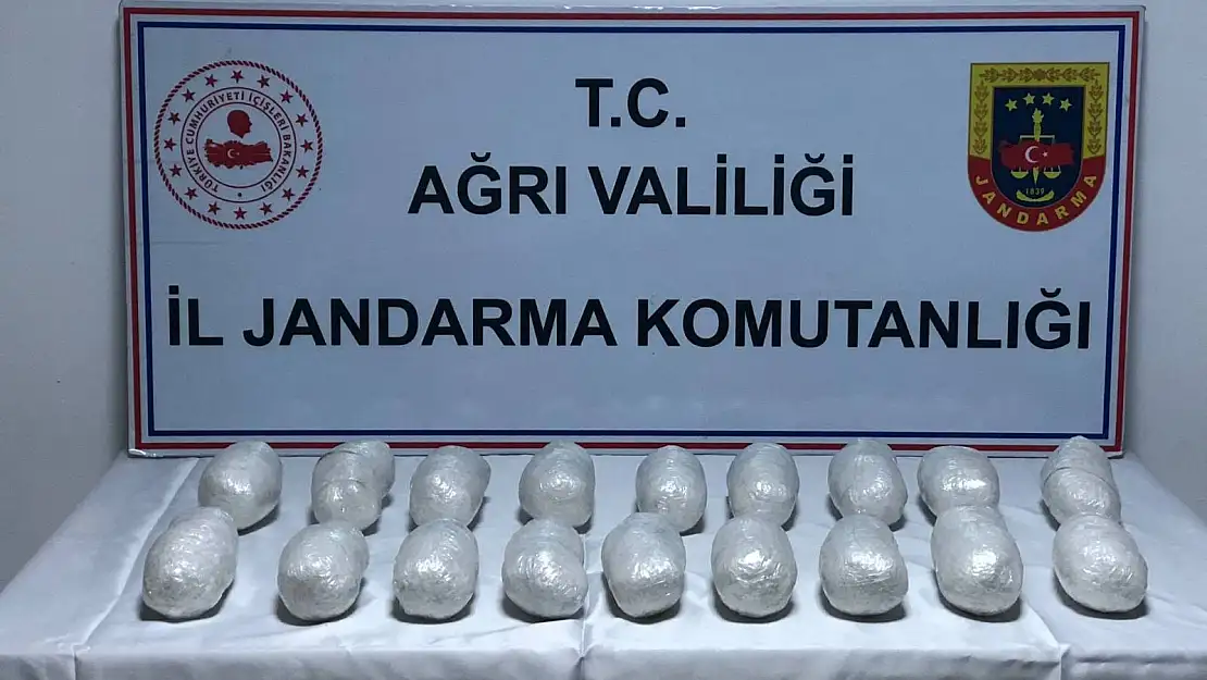 Ağrı'da uyuşturucu taşıyan 2 göçmen yakalandı