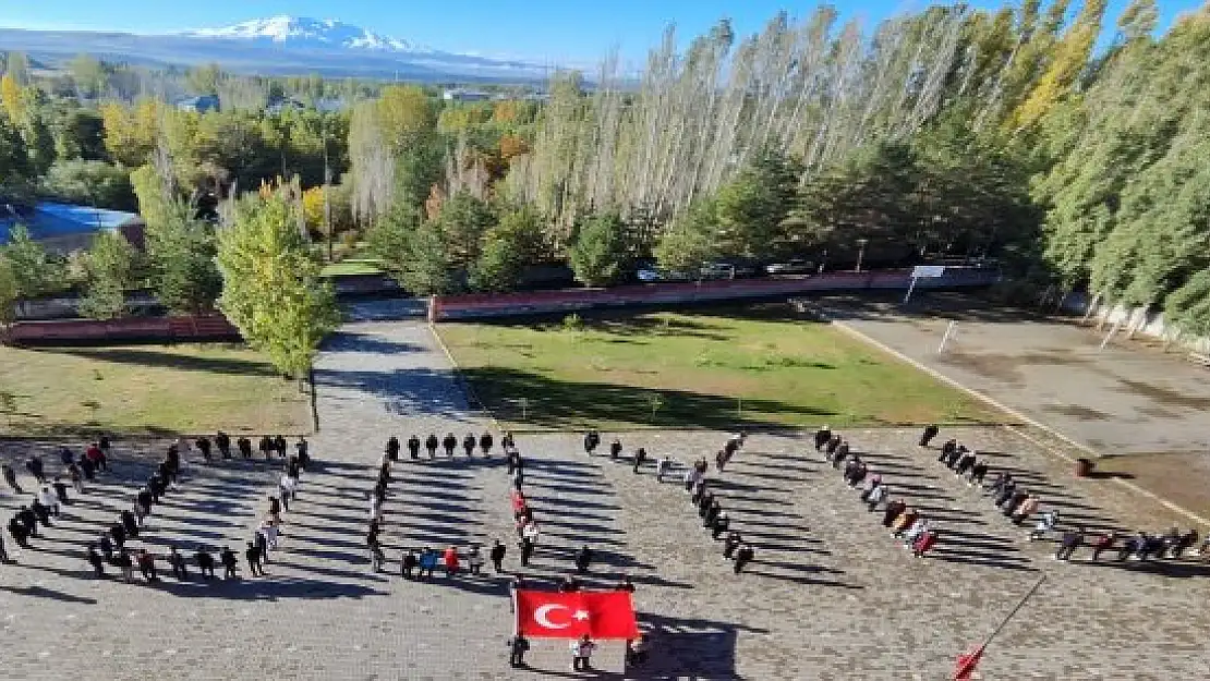 Ağrı'da Cumhuriyetin 100. yılına özel kareografi
