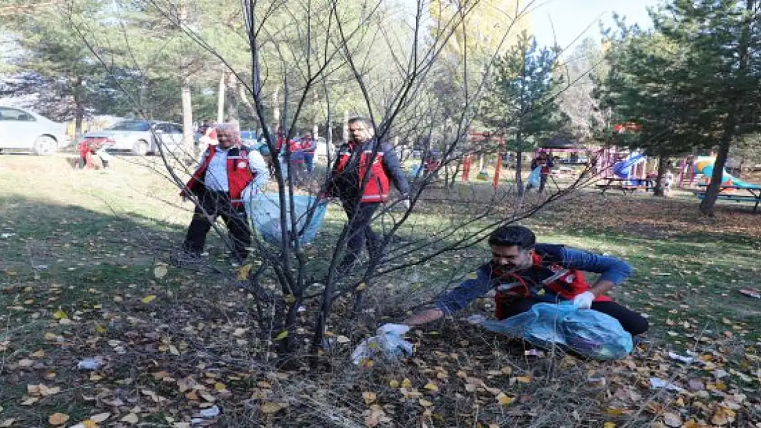 Ağrı Milli Eğitim Müdürlüğü, çevre temizliği etkinliği düzenledi