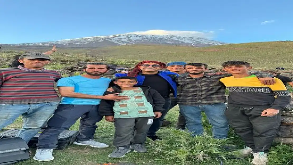 Ağrı Dağı'nda 3 bin 200 metrede klip