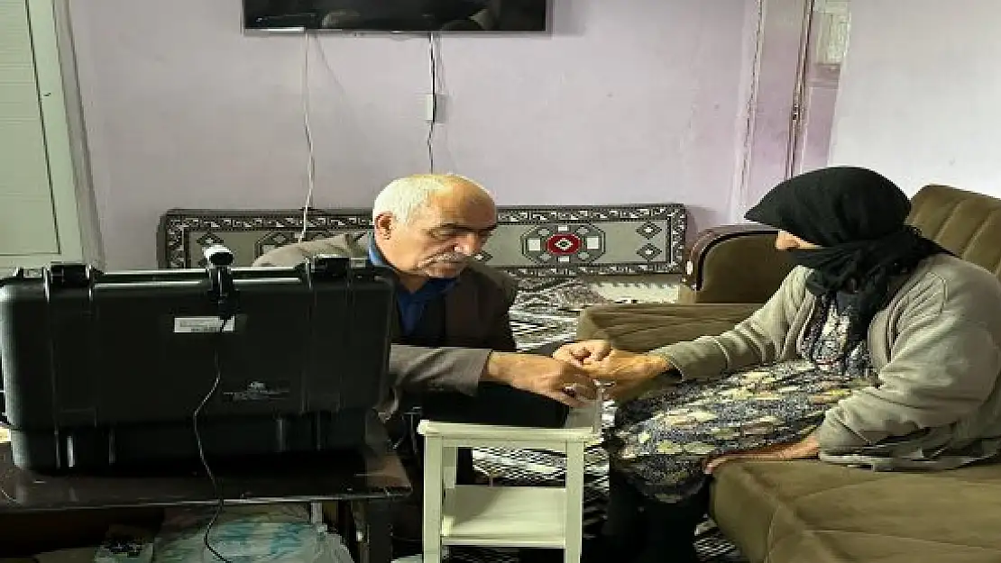 Hamur'da Adreste Nüfus Hizmeti ve Vefa Projesi Sürüyor