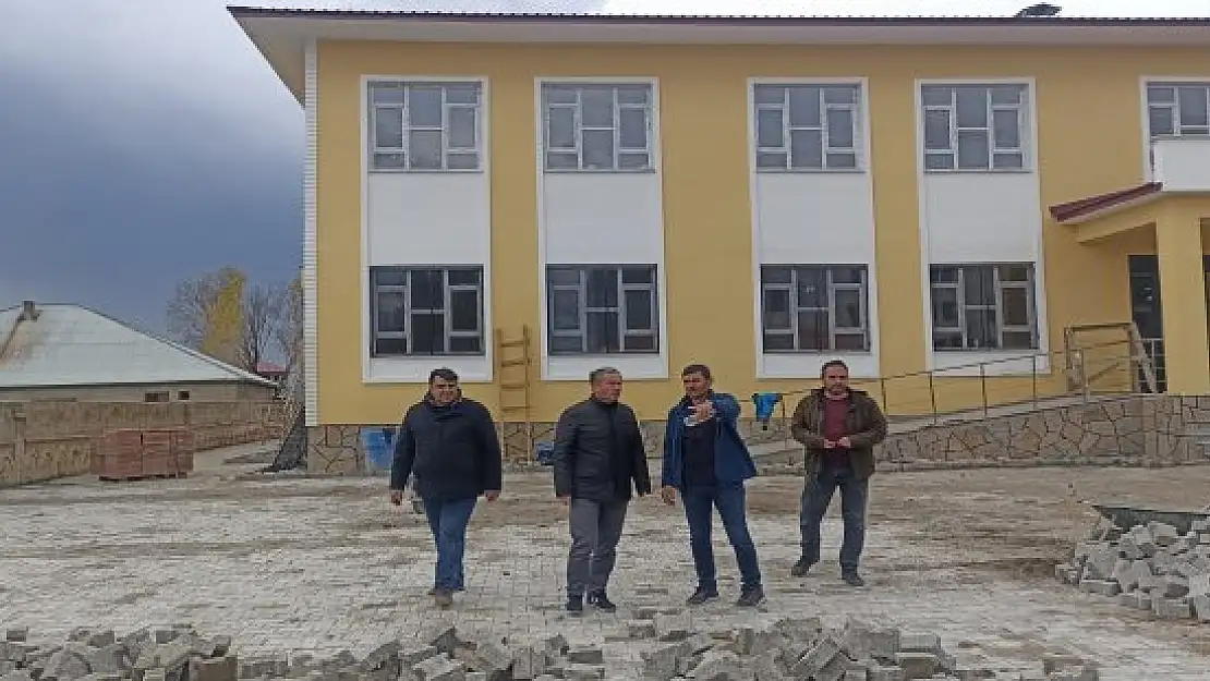 Ağrı Milli Eğitim Müdürü Kökrek, Patnos'taki okul inşaatlarını denetledi