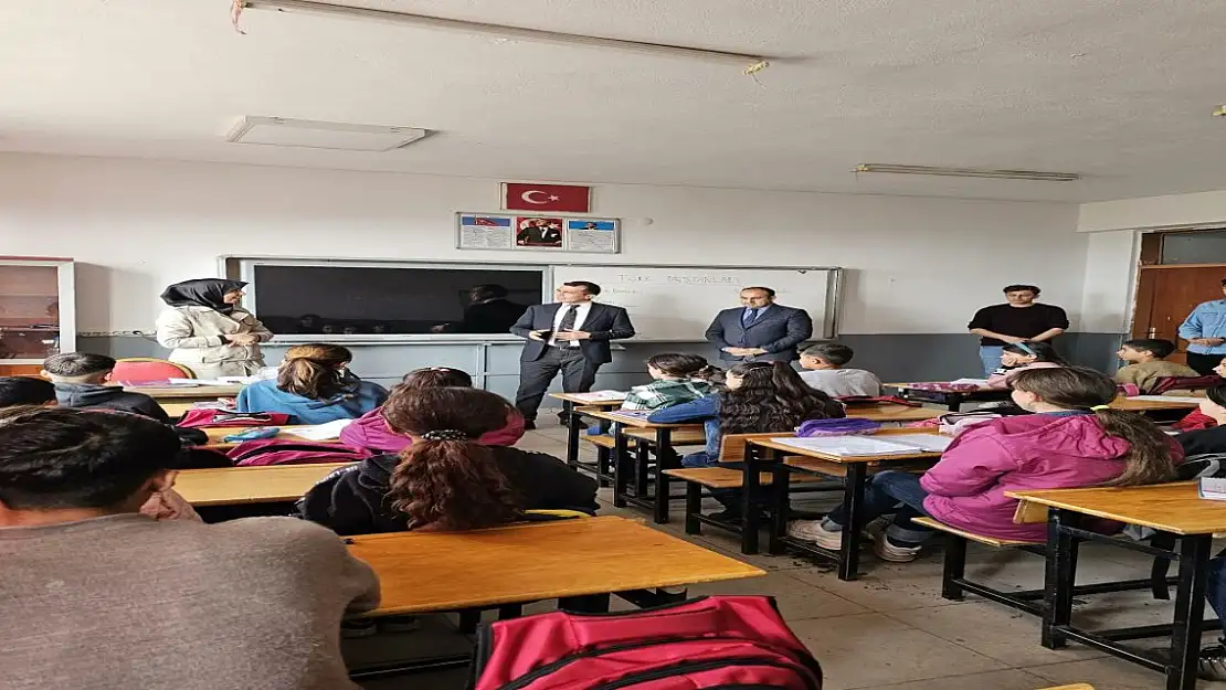 Tutak Kaymakamı Adıbelli, köy okullarını ziyaret etti