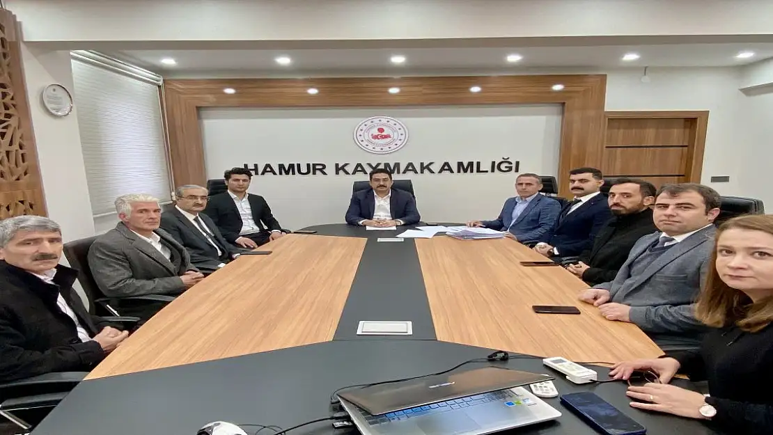 Hamur Kaymakamı Yıldırım, kış tedbirleri ve taşımalı eğitim konularında toplantılar yaptı