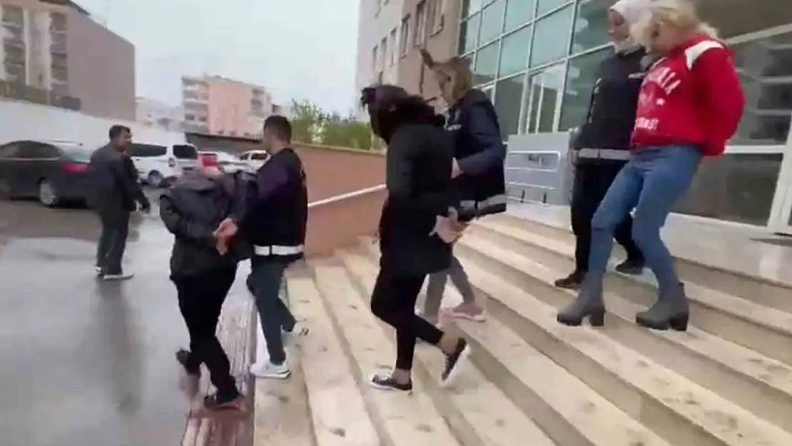 Deprem bölgesinde fuhuş operasyonu